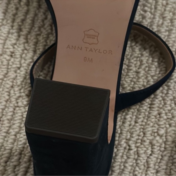 NWT RARE Ann Taylor Cherry Two Strap Suede Block Heel Sandal in Night Sky Size 9 - Picture 9 of 10